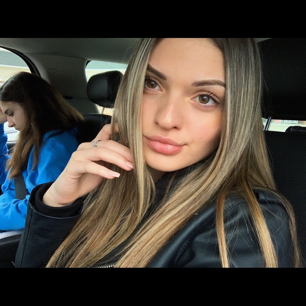 Meet your Posher, Caitlyn